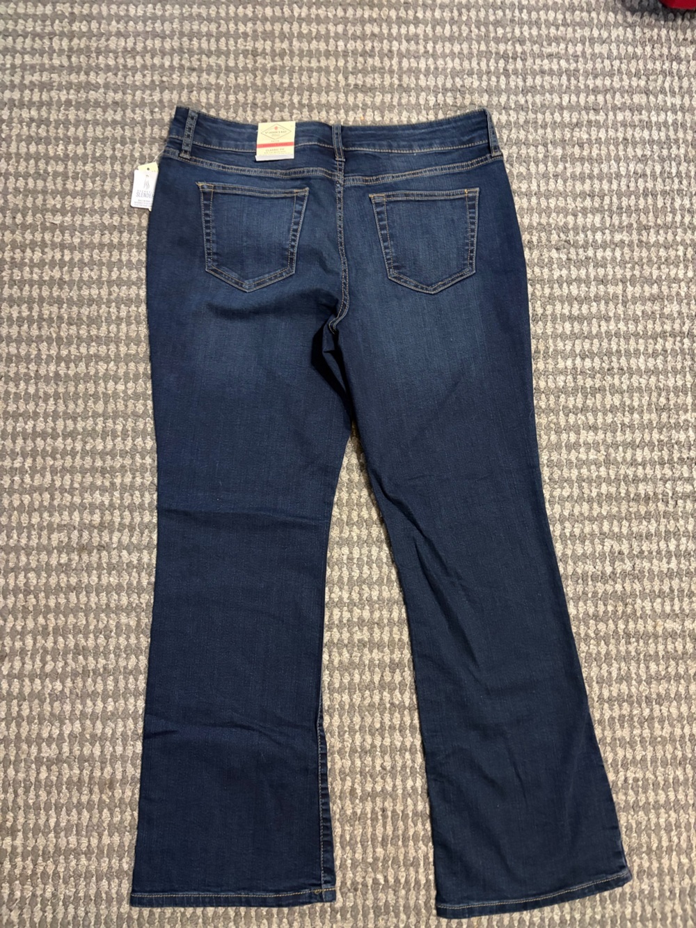 NWT St. John's Bay Dark Wash secretly slim bootcut Leg Jeans 14p